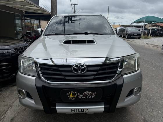 TOYOTA HILUX 3.0 SR 4X4 CD 16V TURBO INTERCOOLER DIESEL 4P AUTOMÁTICO TOYOTA HILUX 3.0 SR 4X4 CD 16V TURBO INTERCOOLER DIESEL 4P AUTOMÁTICO